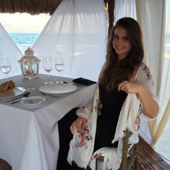 Meet your Posher, Lacey - Picture 3 of 4